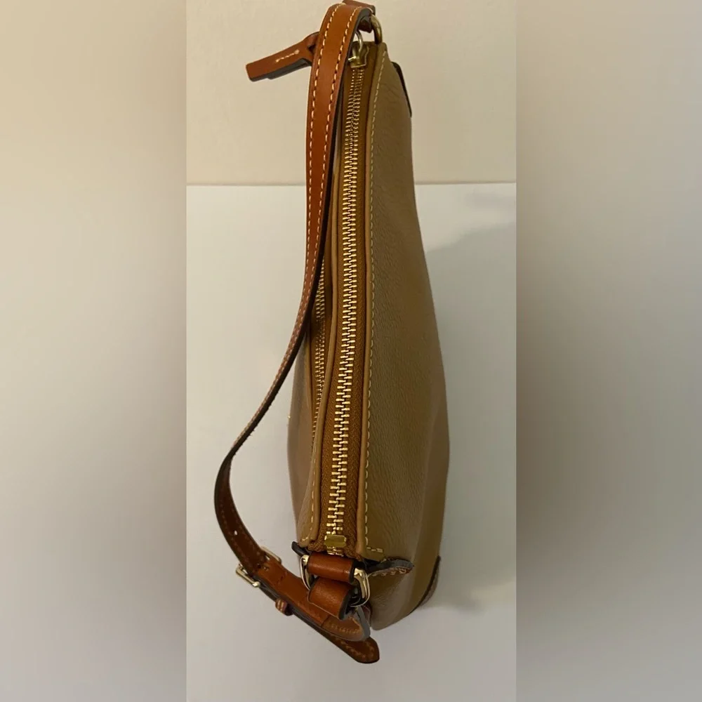 Dooney & Bourke Beige shoulder Bag Mint‎